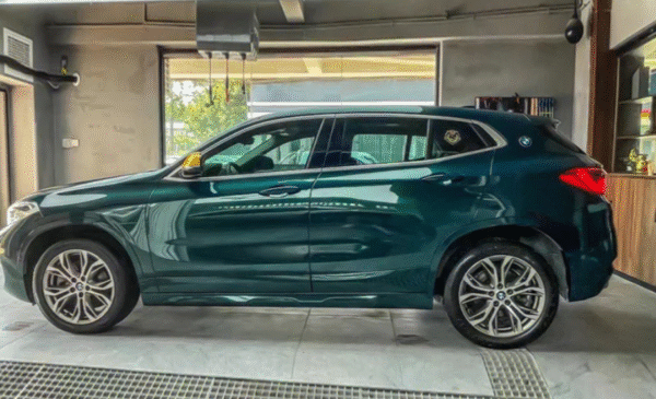Glossy Metallic Sacramento Green Vinyl Wrap - 图片 3