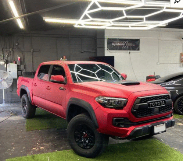 Satin Chrome Prismatic Red Vinyl Wrap - 图片 5
